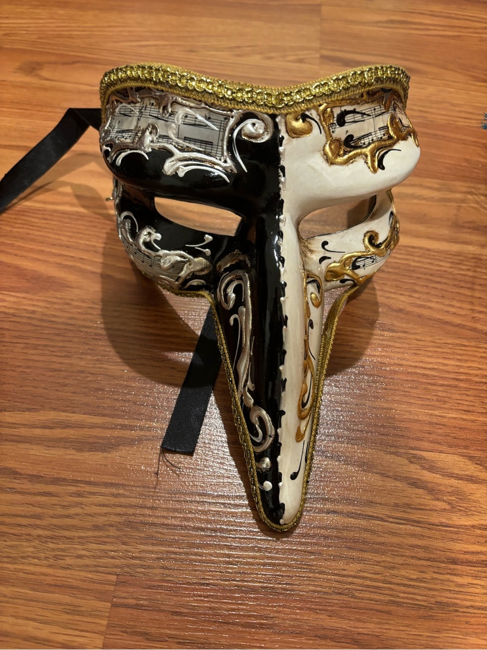 Venetian Half-Face Masquerade Mask in Black, White & Gold